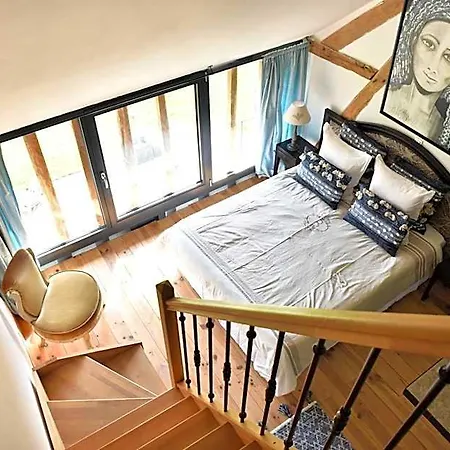 Chateau De Nocleg ze śniadaniem 3*