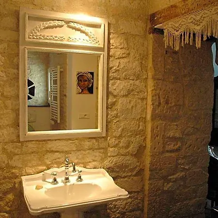 Chateau De Nocleg ze śniadaniem 3*